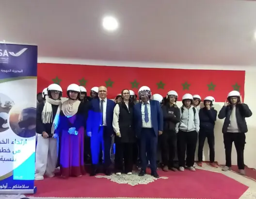 ترسيخا لثقافة السلامة الطرقية.. توزيع خوذات على تلاميذ ثانوية بمراكش