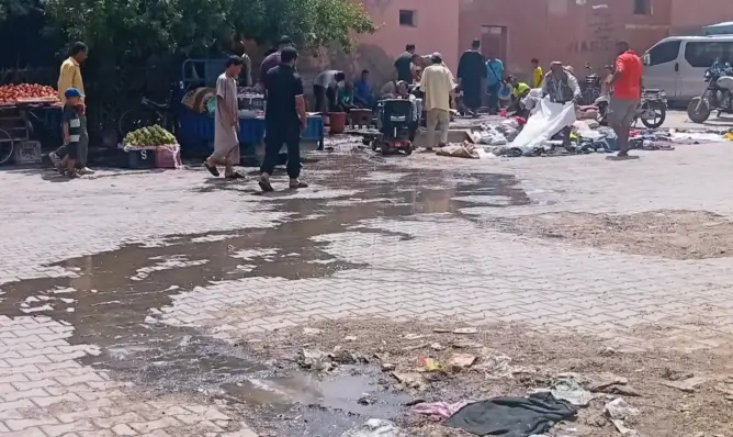 تسرب المياه العادمة يغرق ساحة مسجد بـ"تمصلوحت" ومطالب بتدخل عاجل لـ"الأوقاف"