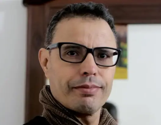 أرواحٌ في جيوب زجاجية