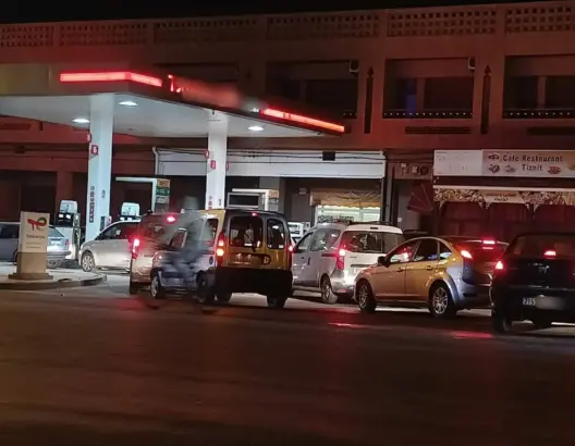 على خليفة الزيادة بأسعار المحروقات.. توقف محطات الوقود يثير استياء السائقين بالجنوب الشرقي