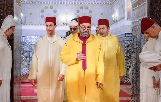 العشاء والتراويح وختم البخاري.. الملك يحيي ليلة القدر ويتوج أهل القرآن والحديث والآذان والكتاتيب