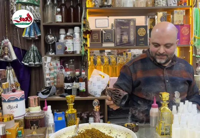 عبق “السرغينة” والعود يفوح في أزقة فاس