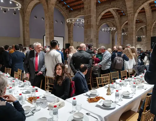 إفطارات رمضانية مفتوحة في برشلونة تعزز الاندماج والتواصل والتسامح بين مكونات المجتمع