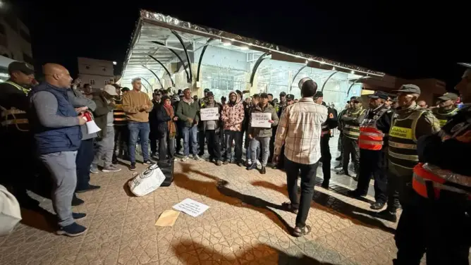 ولادة في الشارع وجنين ميت يهزان خنيفرة.. وقفة حقوقية تندد بـ “الإهمال الطبي”