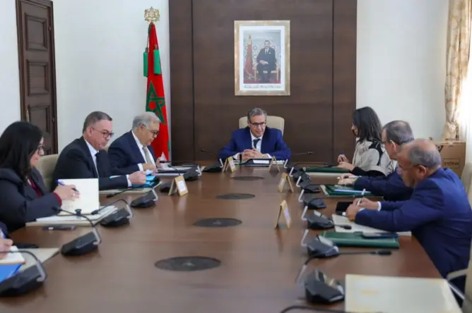 الحكومة: دعم النقل ليس “امتيازا للمهنيين” بل حماية للمواطن في مواجهة تقلبات الأسعار