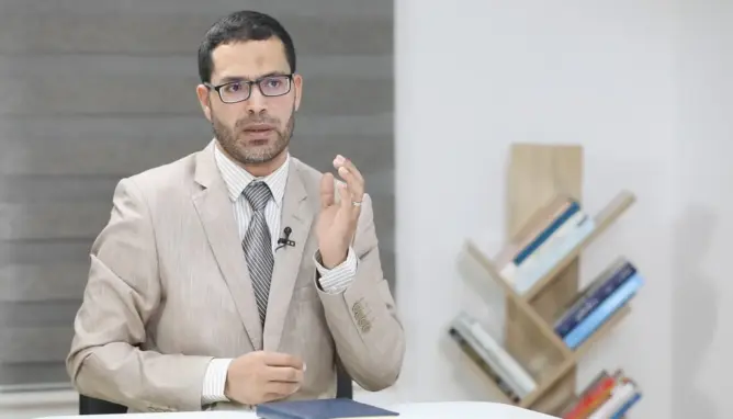 خالد يايموت: منطق “توزيع الريع السياسي” وإعادة تدوير النخب يعمقان أزمة المؤسسات بالمغرب