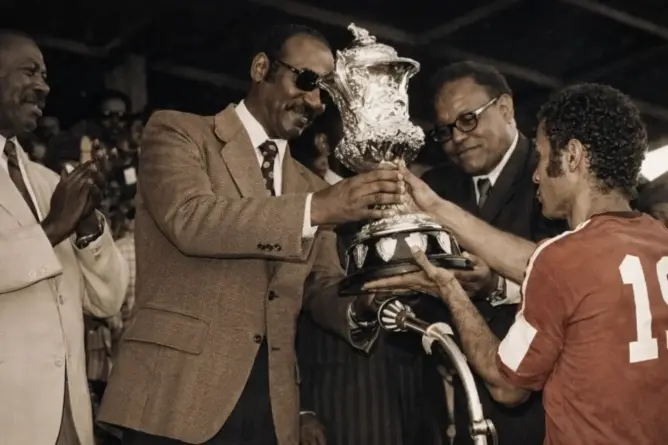 أثناء تتويج المنتخب الوطني المغربي بلقب كأس أمم إفريقيا لعام 1976