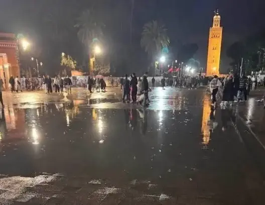 بعد إعادة تهيئتها بـ16 مليار سنتيم.. ساحة “جامع الفنا” بمراكش تتحول إلى برك مائية