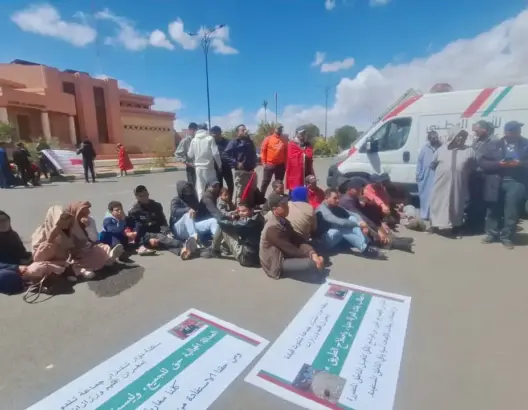 ساكنة دواوير بـ”تندوت” و”إمي نولاون” يحاصرون عمالة ورزازات بمطالب فك العزلة (فيديو)