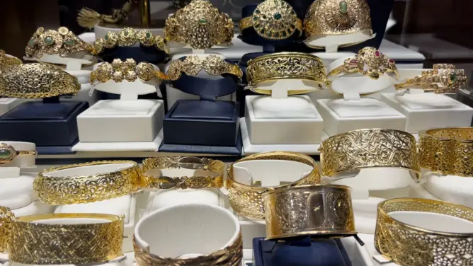 تراجع كبير في أسعار الذهب بالمغرب.. انخفاض بـ%30 ومهني يوضح الأسباب (فيديو) 