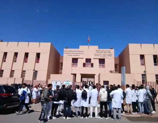 ممرضون وخريجو المعهد العالي بورزازات يحتجون ضد البطالة ويطالبون بالتعويض عن التداريب