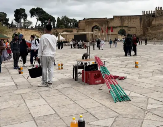 انطلاقة “باهتة” لبرنامج تنشيط ساحة باب بوجلود بفاس تثير انتقادات واسعة