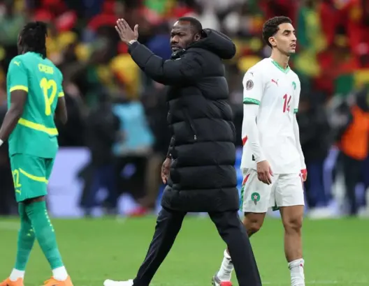 نادي المحامين بالمغرب يُنذر “ستاد دو فرانس” قانونيا لمنع احتفالات السنغال بلقب “الكاف” المسحوب