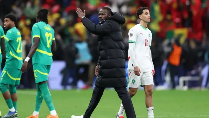نادي المحامين بالمغرب يُنذر “ستاد دو فرانس” قانونيا لمنع احتفالات السنغال بلقب “الكاف” المسحوب