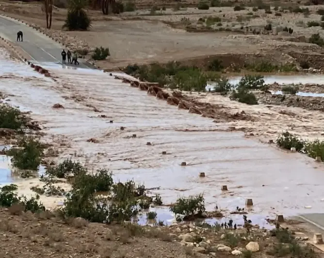 سيول جارفة تقطع محاور طرقية حيوية بإقليم طاطا