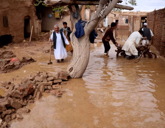 عواصف رعدية كراتشي