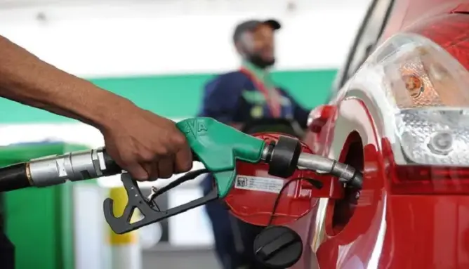 خبير طاقي يدعو لتبني “إنارة ذكية” وإجراءات عاجلة لمواجهة غلاء المحروقات بالمغرب