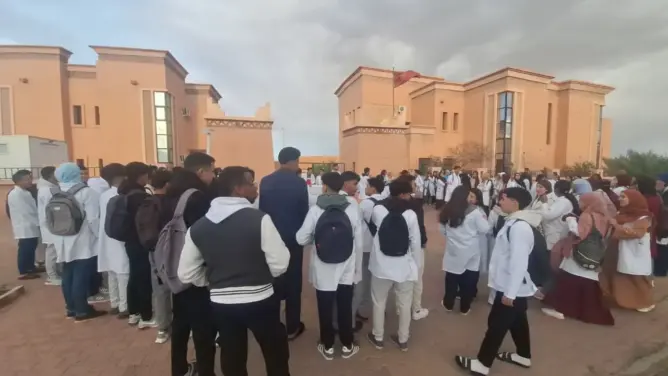 طلبة وخريجي المعاهد العليا للمهن التمريضية يصعدون احتجاجاتهم بالرشيدية وورزازات