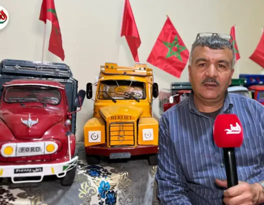 مبدع مغربي يعيد الحياة لـ”شاحنات المسيرة الخضراء”