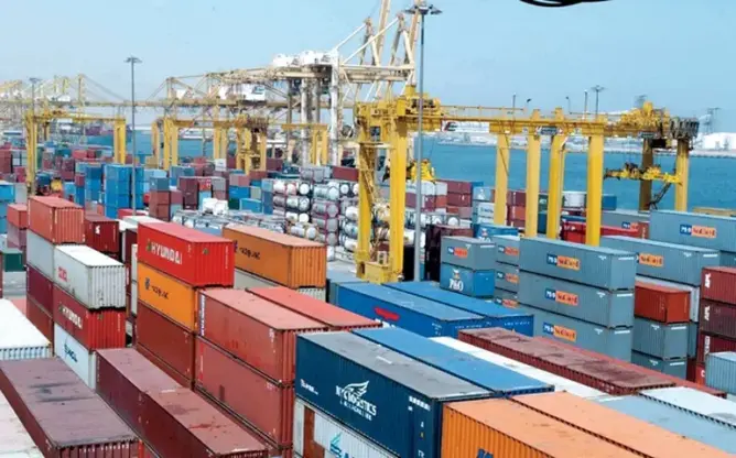 تراجع سنوي للواردات بنسبة 4,9% واستقرار نسبي في أداء الصادرات بمتم 2025