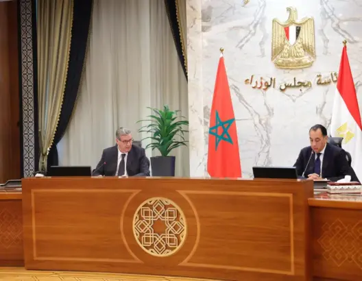 أخنوش يعلن ميلاد “شراكة نموذجية” بين الرباط والقاهرة ويدعو  لتجاوز “العراقيل الإدارية”