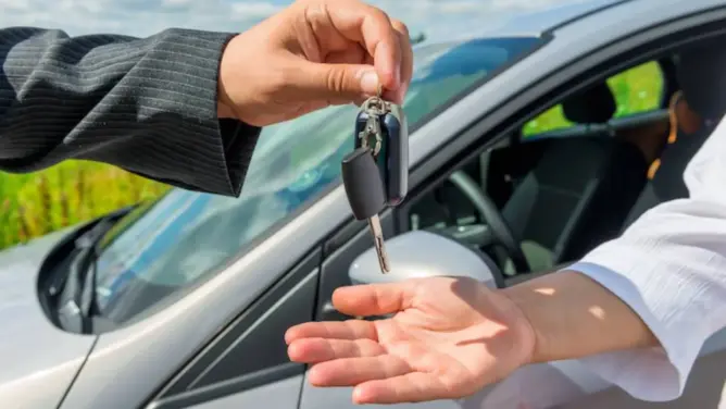 حجز سيارات الكراء بطنجة يهدد بإفلاس شركات.. ومهنيون يراسلون وهبي