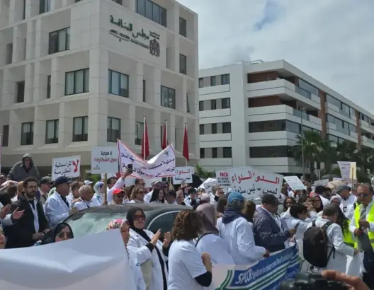 استبعاد “فتح الرأسمال” يطمئن الصيادلة.. و”الحوار الانتقائي” يثير مخاوف المهنيين