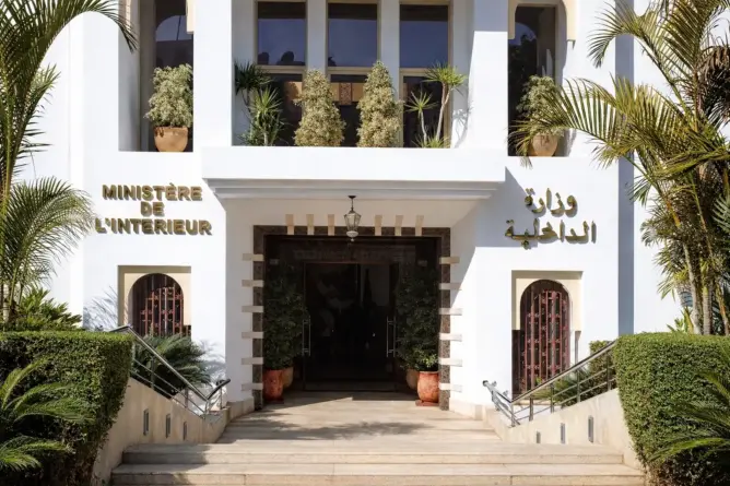 فوضى التوقيعات تهز مقاطعات بالبيضاء.. الداخلية تضع يدها على اختلالات خطيرة في تدبير الدورات