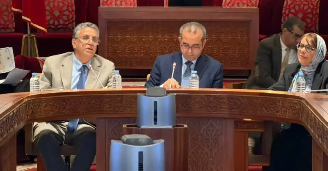 البام يسند وهبي في معركته مع المحامين ويرفض “التشريع على المقاس”