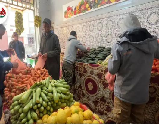 الخضر بدون شناق وأثمنة رمزية بسيدي بنور