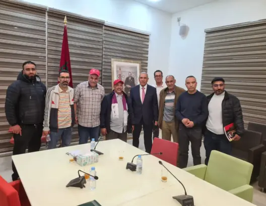 تداعيات غلاء المحروقات وإشكالات القطاع تجمع والي الشرق بمهنيي “الطاكسيات الصغيرة”