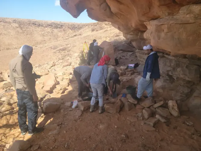 كنوز السمارة الدفينة.. “أركان” ونقوش صخرية توثق عراقة الحضارة المغربية بالصحراء