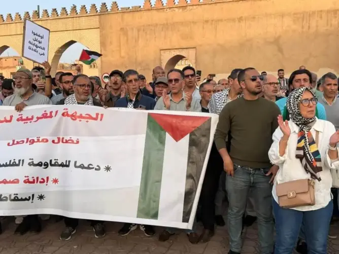 وقفة حاشدة تحتج بمراكش “طقوس صهيونة مشبوهة” وتطالب بتجريم التطبيع (فيديو)