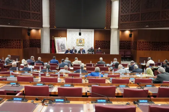 قانون الجهات.. المعارضة تحذر من “تهميش المنتخب” وتدعو لإشراكه في مشاريع 210 مليار درهم