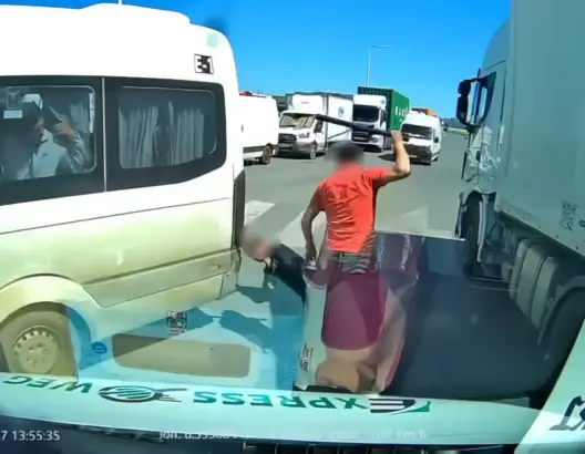 “مول الزرواطة”.. جنايات القنيطرة تدين المعتدي على سائق شاحنة بـ15 سنة سجنا وغرامة مالية