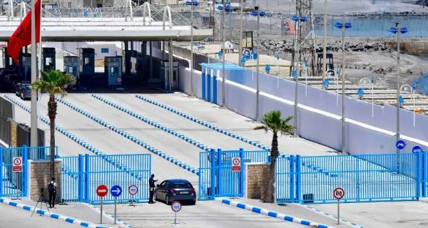 مصدر حكومي مغربي: أحداث سبتة تفرض مراجعة قواعد الشراكة مع أوروبا.. ولسنا حراسا لحدودها