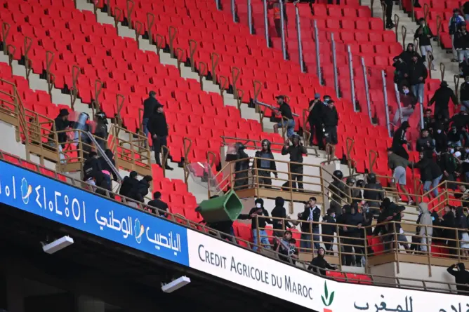 الشغب الكروي: عنف في الملاعب أم أزمة في ثقافة المرفق العمومي؟