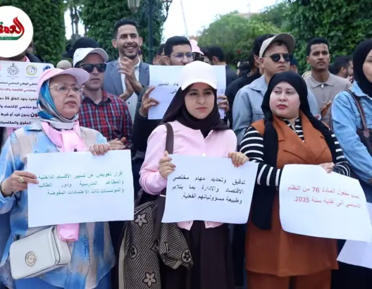 مختصو الاقتصاد والإدارة يحتجون أمام وزارة التعليم