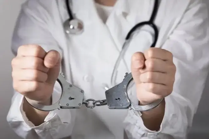 اعترافات “مروج” تطيح بدكتور صيدلاني يتاجر في الأدوية “المخدرة” بمراكش