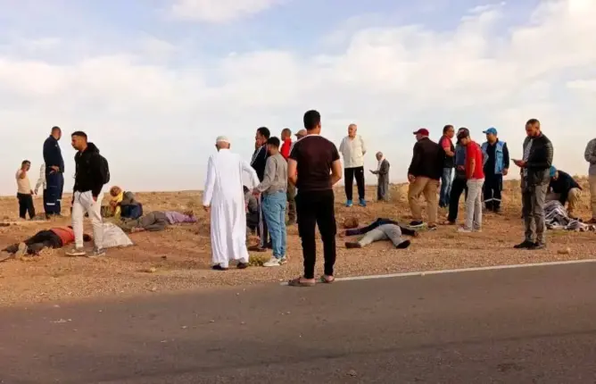 15 مصابا في انقلاب سيارة لنقل العمال الفلاحيين ضواحي أرفود
