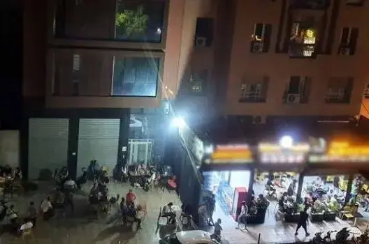 وسط مطالب بفتح تحقيق.. “فوضى ليلية” واحتلال للملك العمومي “بجليز” تثير استياء المراكشيين