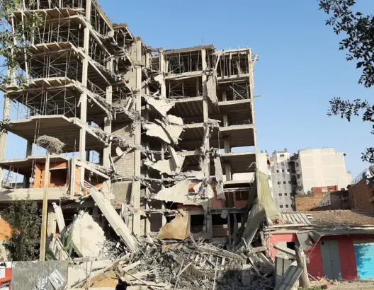 إصابة شخصين جراء سقوط جزء من بناية في طور الهدم بالقنيطرة