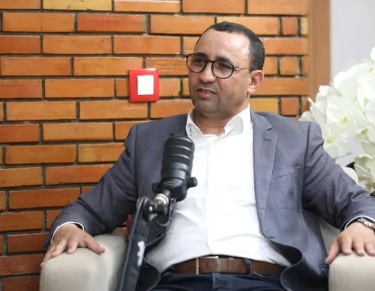 أمراو ينتقد “تبذير” ميزانيات المناخ في المؤتمرات ويدعو لتوجيهها نحو الواحات والجبال (فيديو)