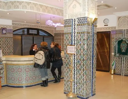 وزارة السياحة تستخدم “الزبون الخفي” لمراقبة الفنادق عبر 2500 مؤسسة