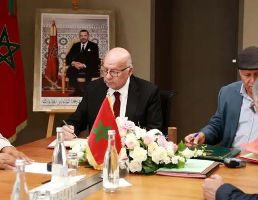 السغروشني يوقع اتفاقيتين مع جمعية “أكوديك” في مجالي حماية المعطيات والحق في الولوج إلى المعلومات