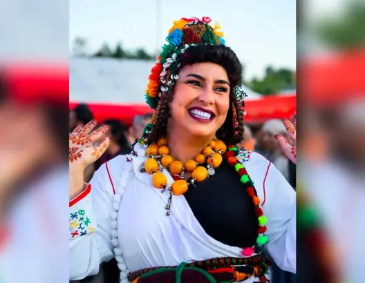 فاطمة باوجي.. بطلة سلسلة “بابا علي” تتوج “ملكة جمال الورد” بقلعة امكونة