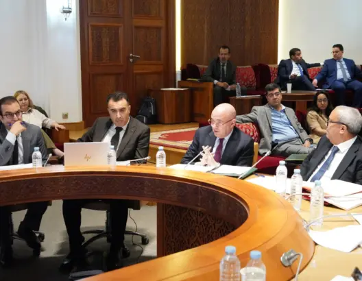 “تضارب المصالح” يثير الجدل داخل لجنة الداخلية بسبب حضور برلماني ينشط في العقار