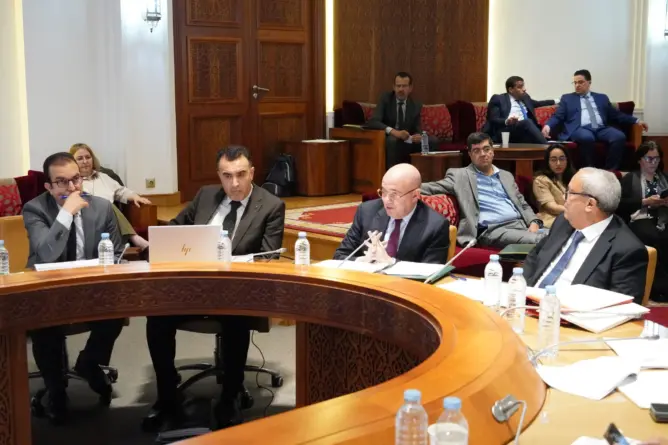 “تضارب المصالح” يثير الجدل داخل لجنة الداخلية بسبب حضور برلماني ينشط في العقار