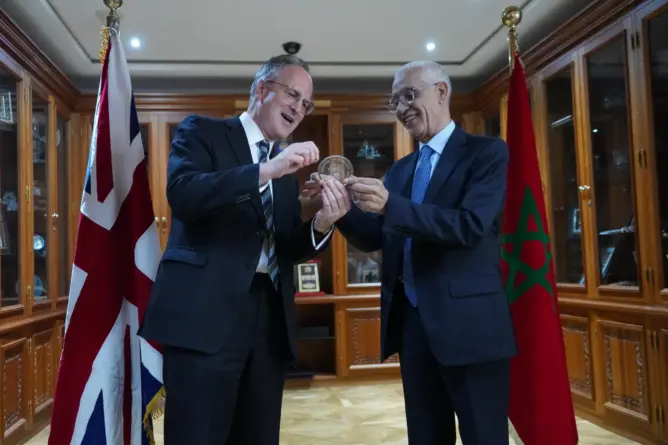 رئيس مجلس النواب يستقبل بعثة الكلية البريطانية الملكية للدراسات الدفاعية
