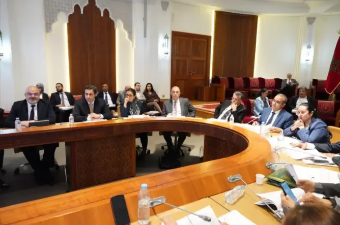جدل حول امتحان تخرج المحامين.. وهبي يدافع عن الصرامة ونواب يحذرون من “الإقصاء”